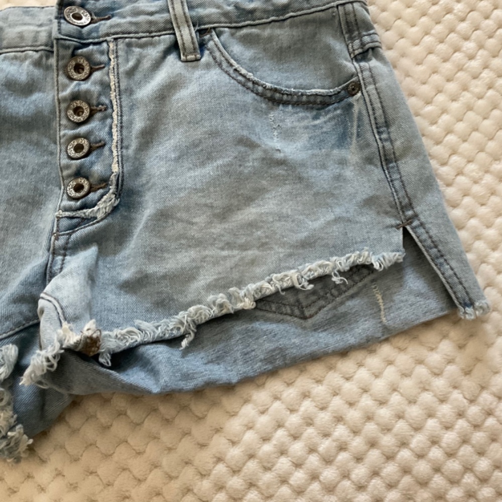 Free People Light‎ Wash Button Fly Distressed Jean Shorts - Size 25 - Picture 2 of 10